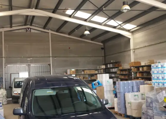 Venta de nave industrial en Poligono de Manzanares de 350 metros cuadrados