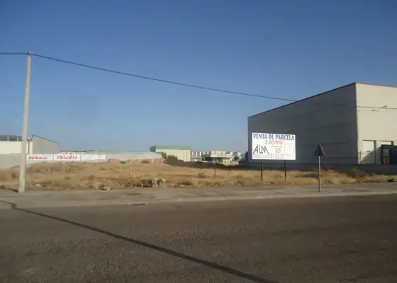 Venta de parcela de 2000 metros en Poligono Industrial en Manzanares
