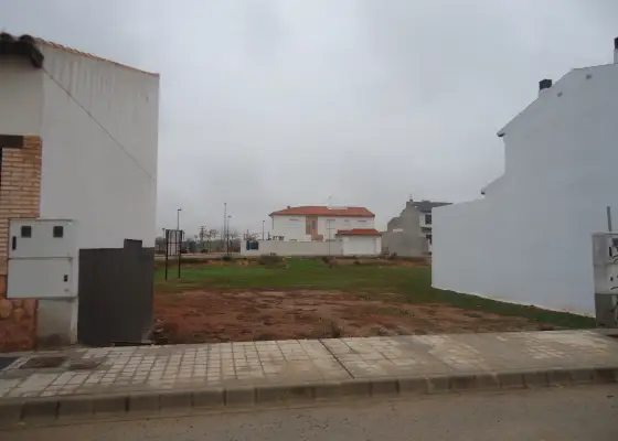 Venta de parcela en el bulevar de 225 metros cuadrados en Manzanares