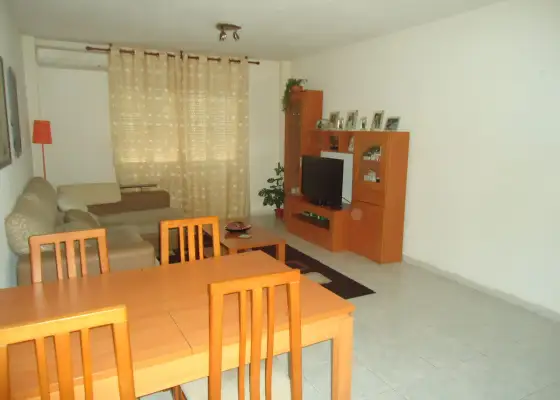 Venta de piso de 3 dormitorios centrico con cochera cerrada en Manzanares