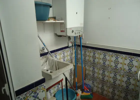Venta de piso de cuatro dormitorios y dos baños centrico, con cochera cerrada en Manzanares