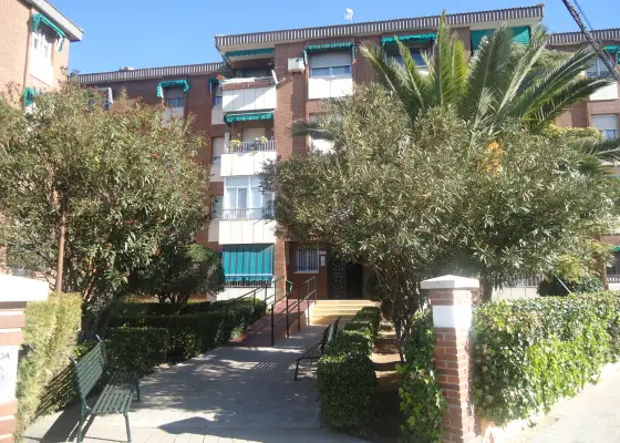 Venta de piso de cuatro dormitorios y dos cuartos de baño y Plaza de Garaje Zona Residencial los Alamos en Manzanares