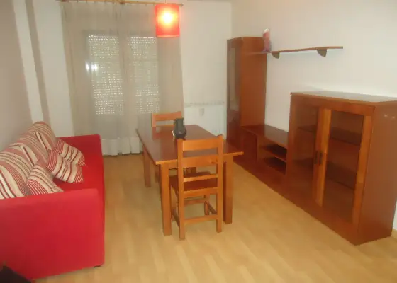 Venta de piso de dos dormitorios nuevo totalmente amueblado con garaje y trastero en Manzanares