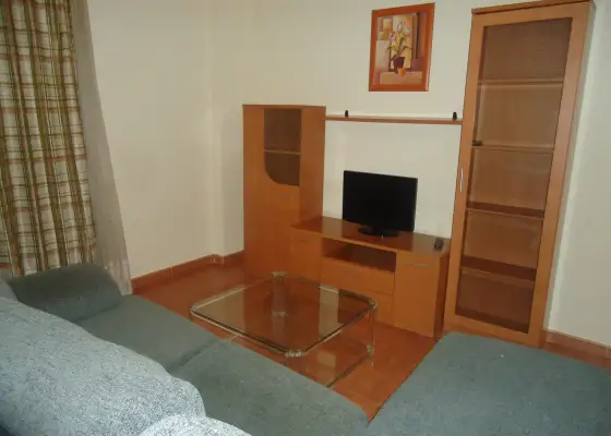Venta de piso de dos dormitorios y cochera cerrada en el centro en Manzanares