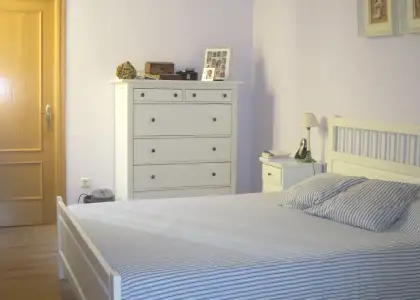 Venta de piso de tres dormitorios con dos baños en zona residencial en Manzanares