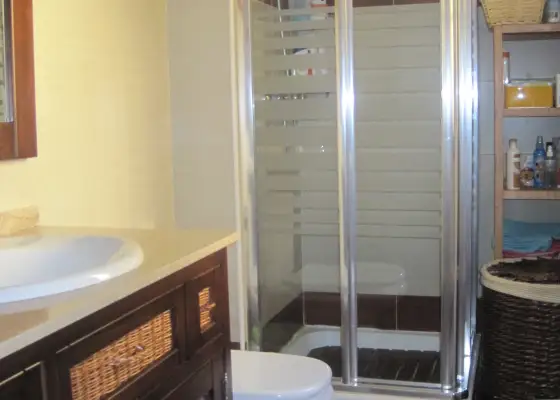 Venta de piso de tres dormitorios con dos baños en zona residencial en Manzanares