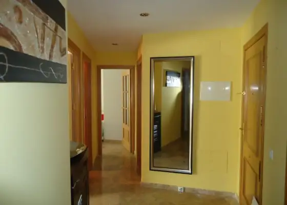 Venta de piso de tres dormitorios seminuevo con garaje en zona residencial cerca del centro en Manzanares