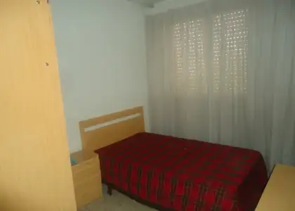 Venta de piso de tres dormitorios y un baño muy luminoso en Manzanares