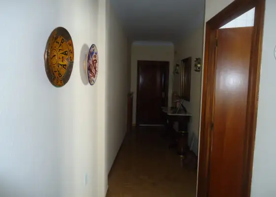 Venta de piso en el centro, amplio y luminoso, cinco dormitorios y dos baños en Manzanares
