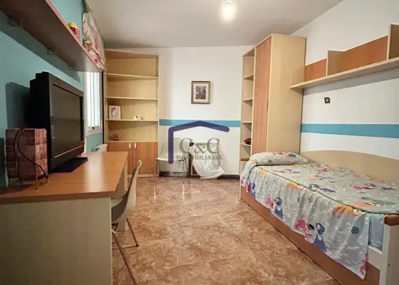 venta de piso en Manzanares, Estación de autobús y tren