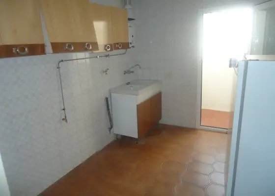 Venta de piso en planta baja de tres dormitorios muy centrico, necesita reforma