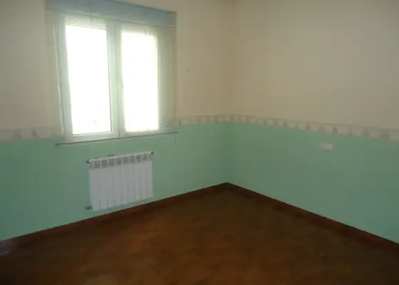 Venta de piso totalmente céntrico con cuatro dormitorios y cochera cerrada en Manzanares