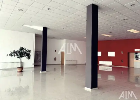 Venta Local Comercial Colegio Altagracia, Manzanares