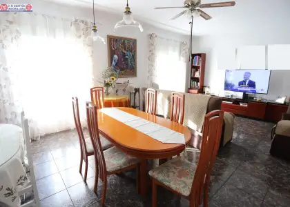 Vivienda en 1ª planta, con 2 patios de luces, 4 dormitorios, amplio salon, 2 baños, cocina muy amplia y luminosa. en Alcázar de San Juan