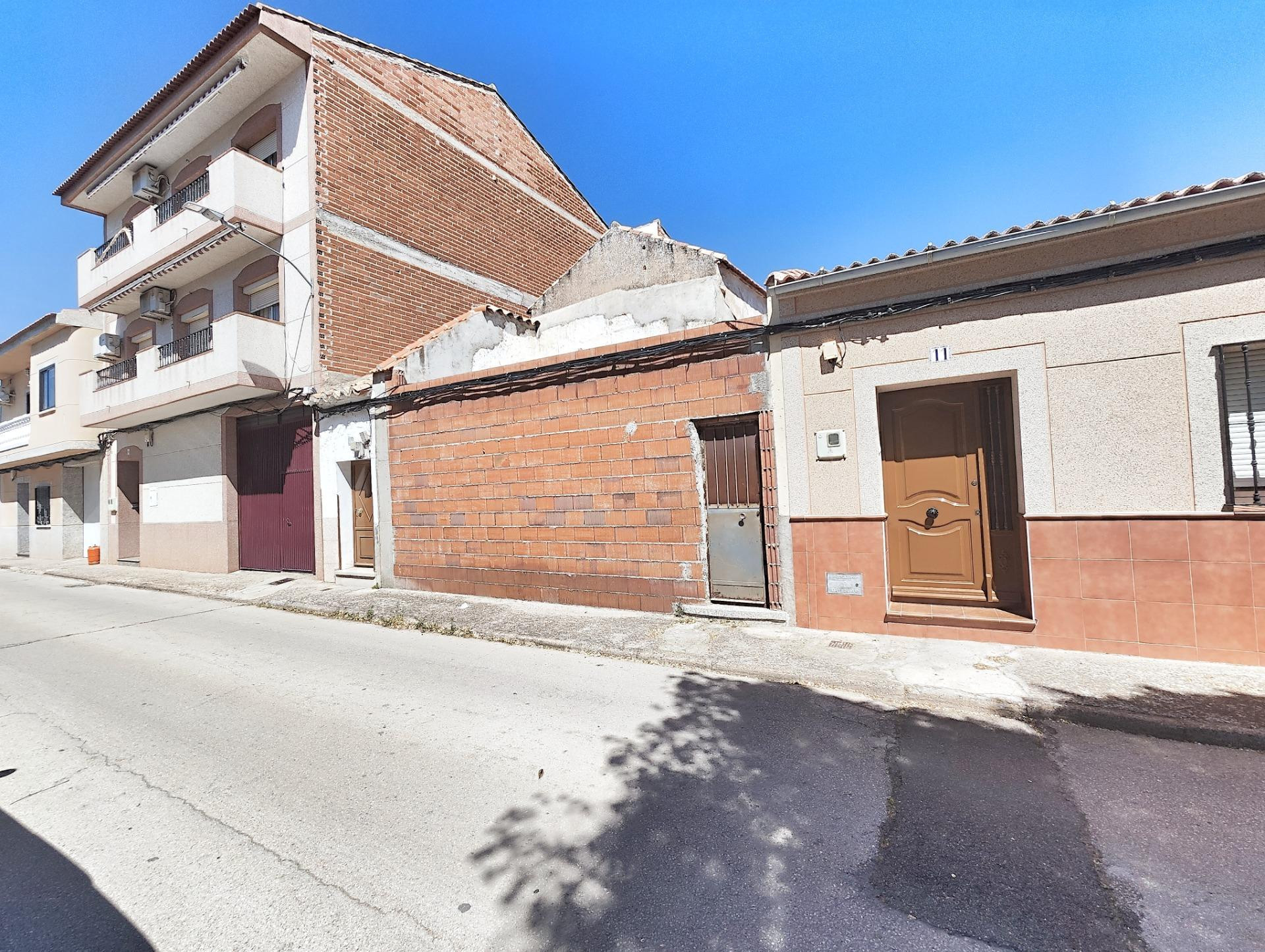 Solar de 272 m2,  Plaza Santos Martires