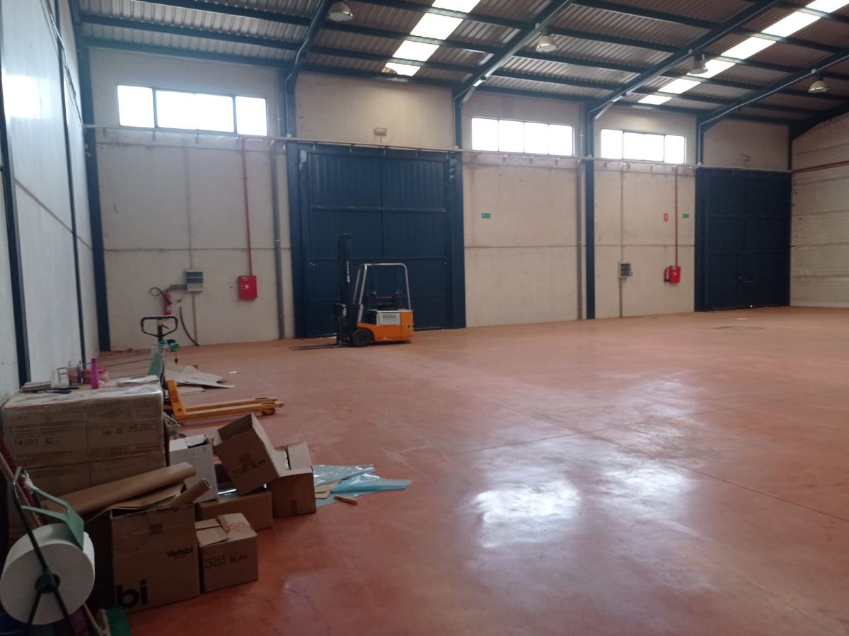 Nave Industrial en Valdepeñas, Polígono Entrecaminos