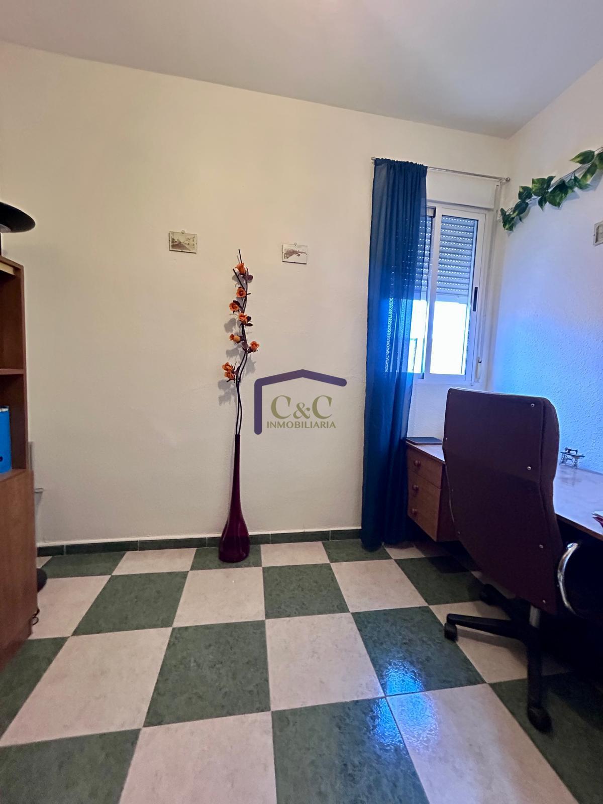 venta de piso en Manzanares, Avenida Cristóbal Colón