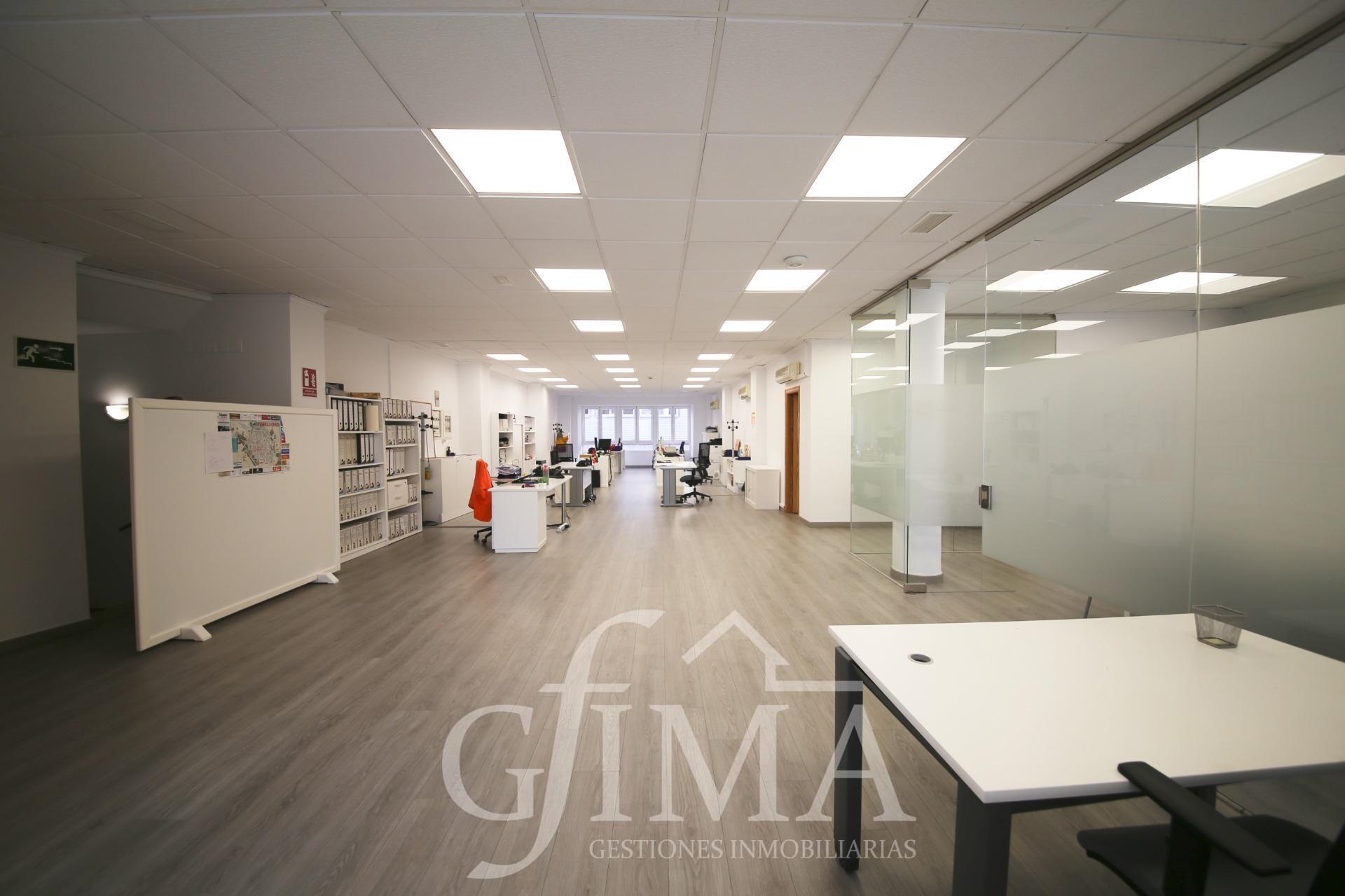 Local en alquiler en pleno centro con 150m2 útiles