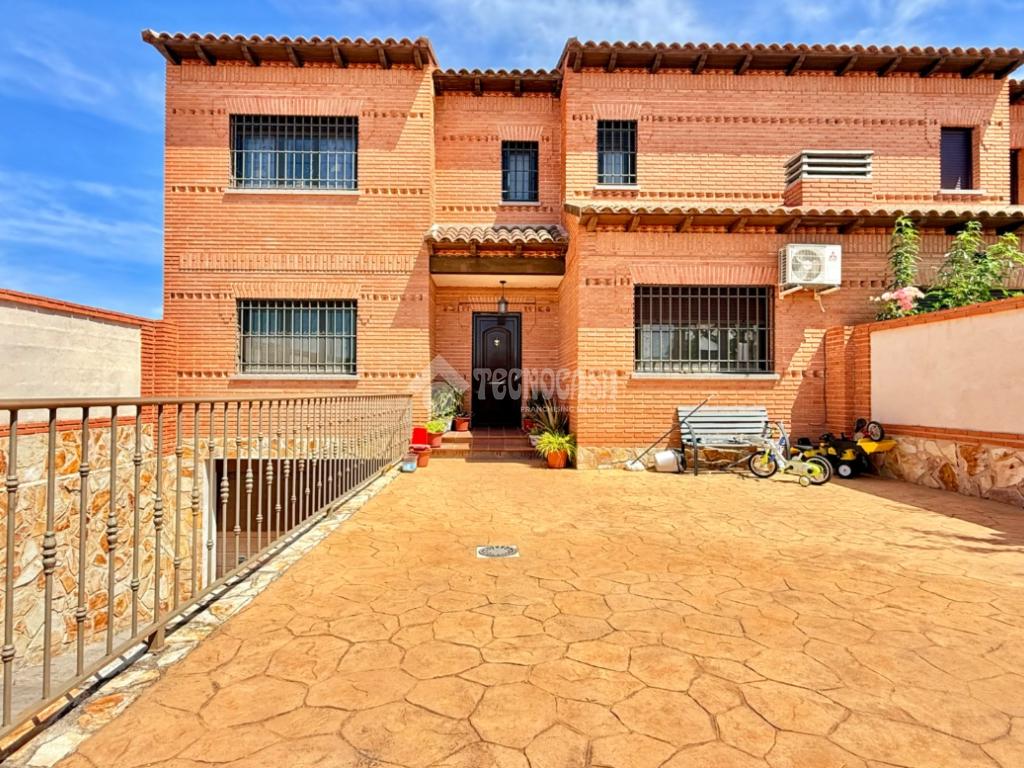 Casa en venta en Novés - Novés, 209.500 €, 330 m2, ref. 659802 en Novés