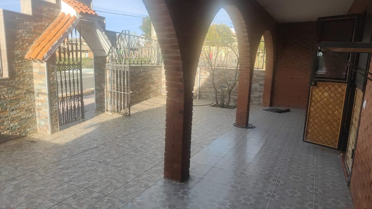 FASCINANTE CASA en LA VIÑUELA