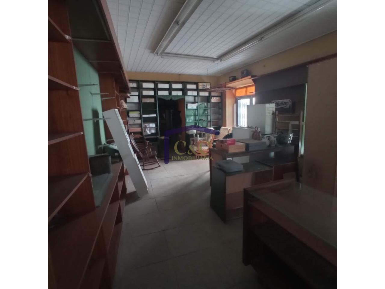 venta de local en Manzanares, Avenida Cristóbal Colón