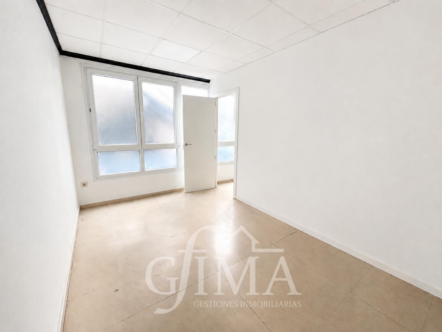 Local en venta junto a la Plaza de España de Tomelloso