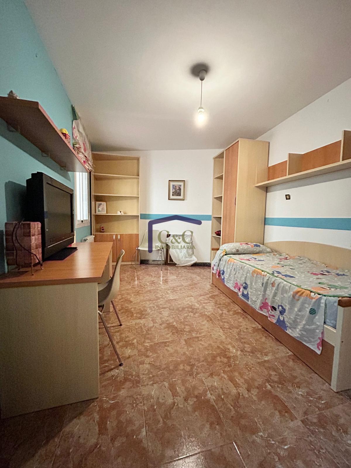 venta de piso en Manzanares, Estación de autobús y tren