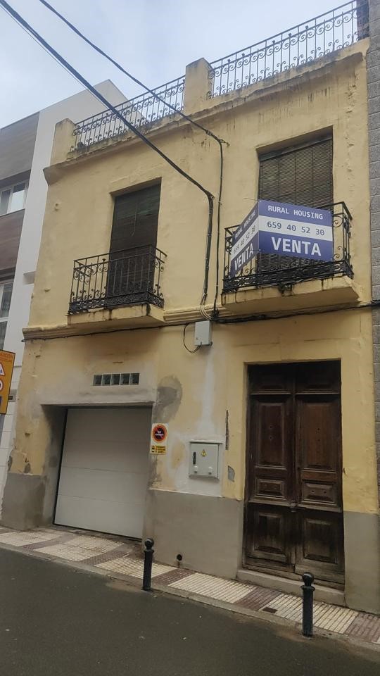 CASA EN EL CENTRO DE PUERTOLLANO PARA REFORMAR