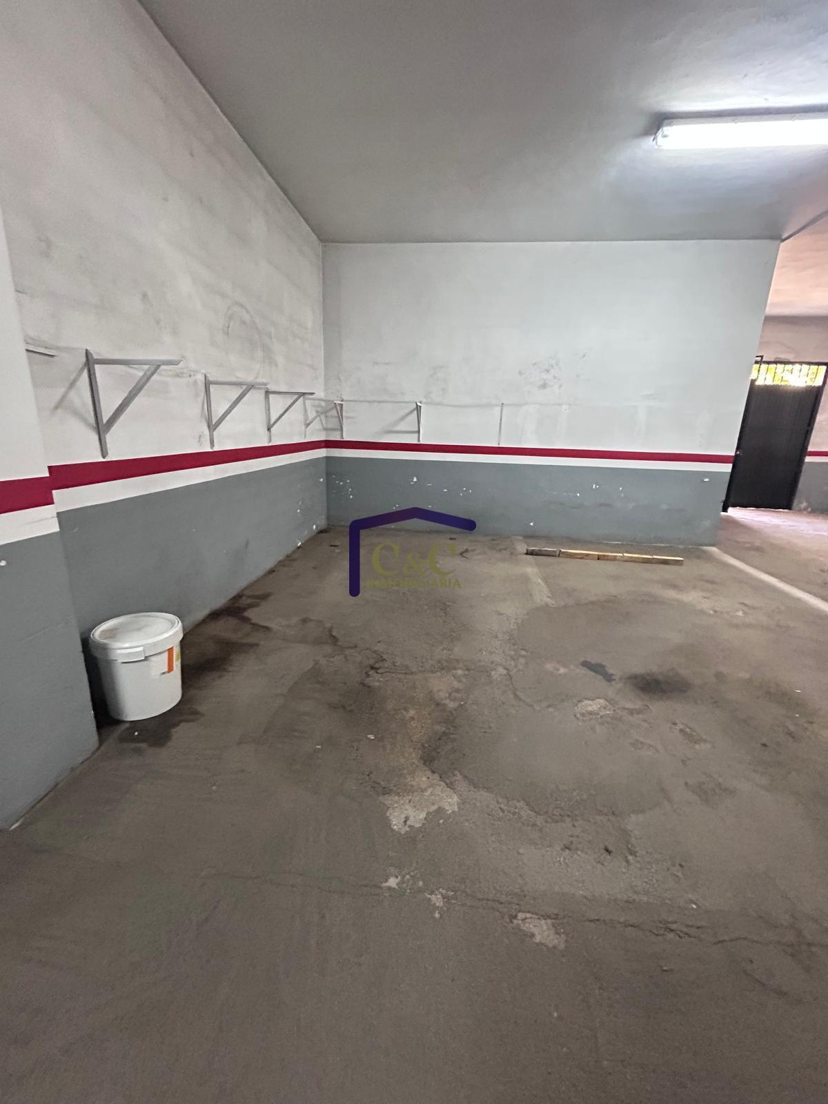 venta de garaje en Manzanares, Campo de Fútbol