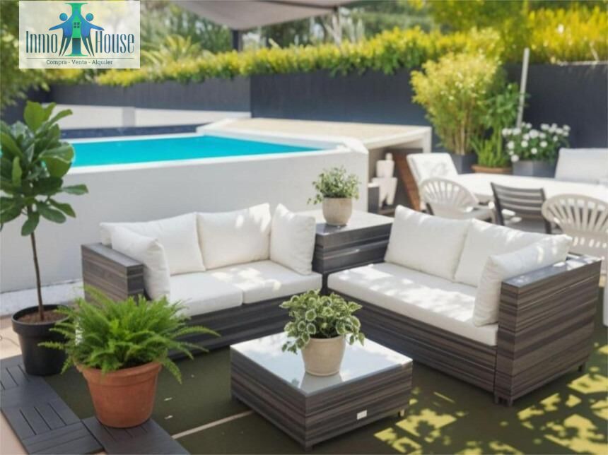 INMOHOUSE VENDE. Espectacular Chalet Reformado en Albacete con Piscina y Amplio Jardín en Albacete