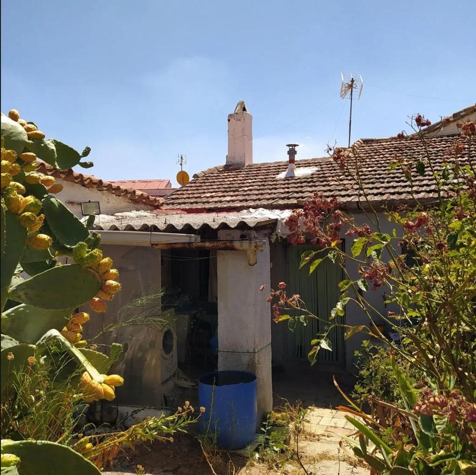 ENCANTADORA CASA DE PUEBLO