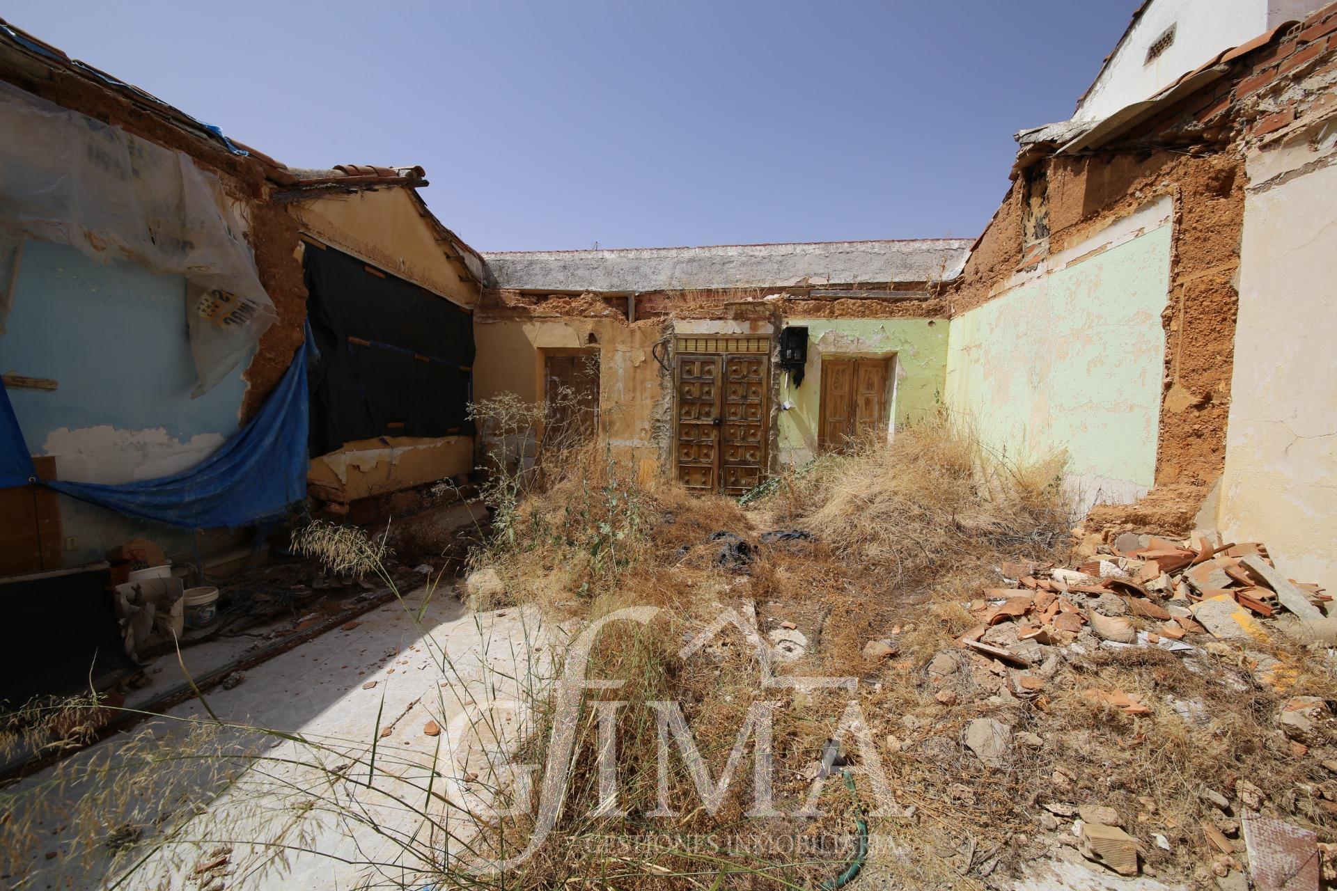 Terreno urbano de 190 m² con proyecto de arquitecto en zona Embajadores
