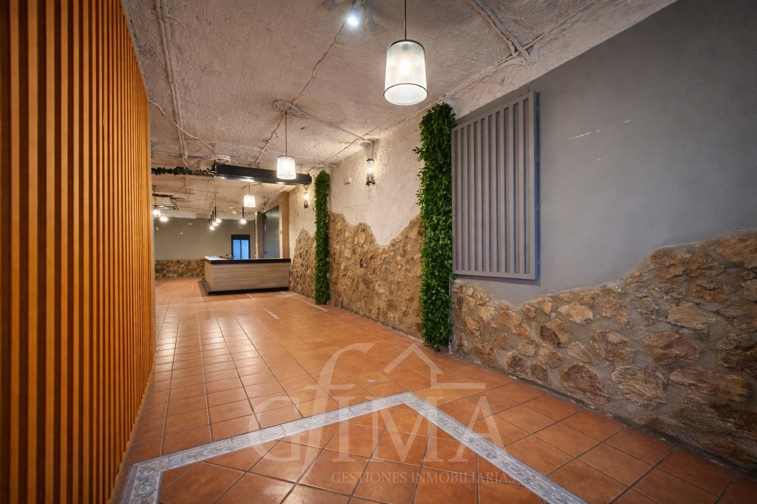 Local comercial en zona céntrica, amplio y con patio