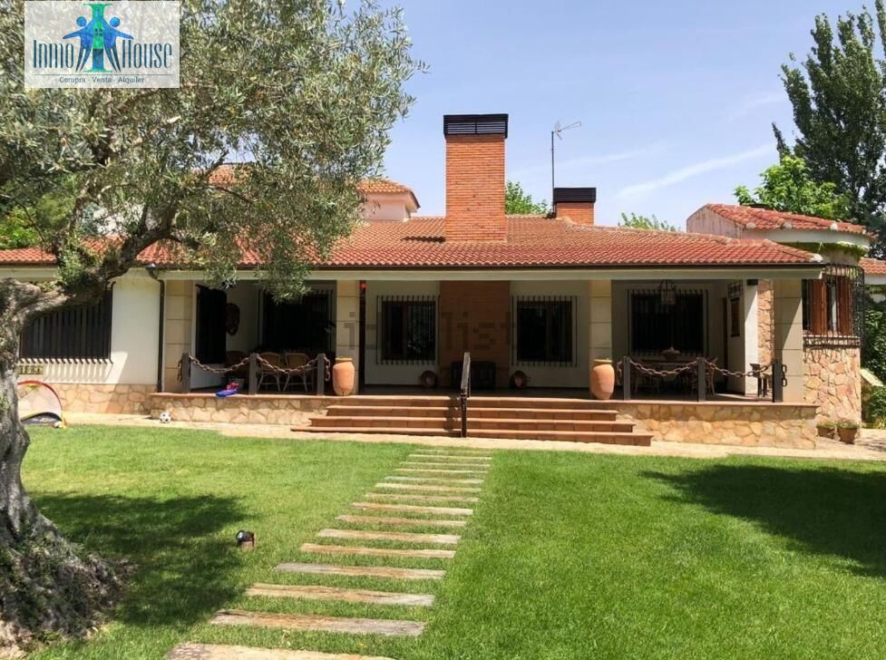 Gran chalet ( Carretera Jaen ) en Albacete