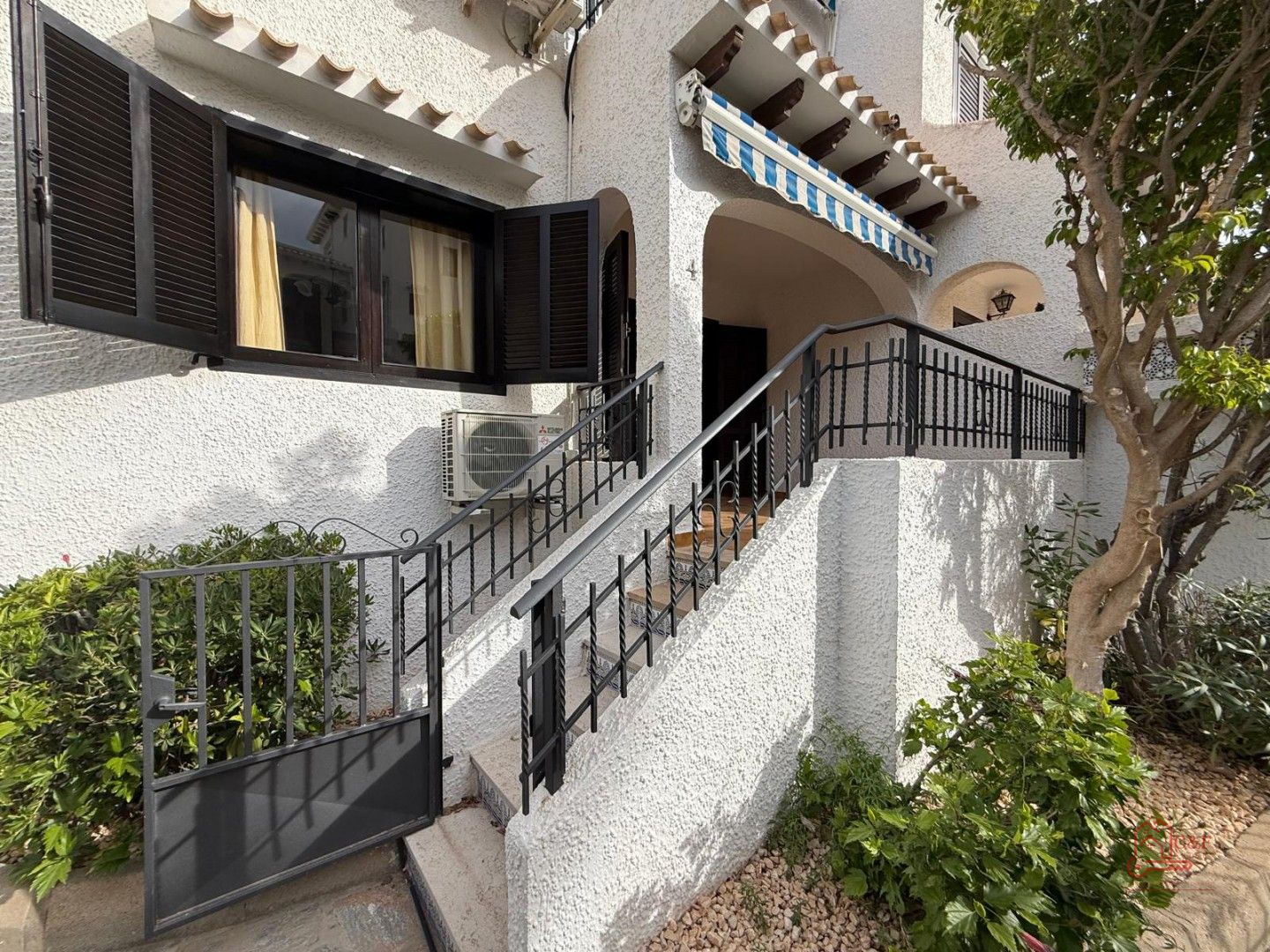 Apartamento en venta en Orihuela Costa, Cabo Roig, de 65 m2 con 2 dormitorios, baño y terraza por 214.000 €, Ref. 365 en Orihuela Costa