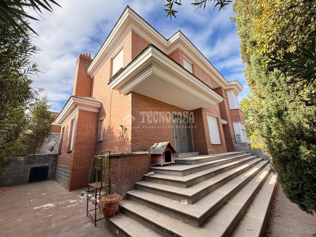 Casa en venta en Talavera De La Reina - Nuevo Centro, Hospital, 699.900 €, 350 m2, ref. 633969 en Talavera de la Reina
