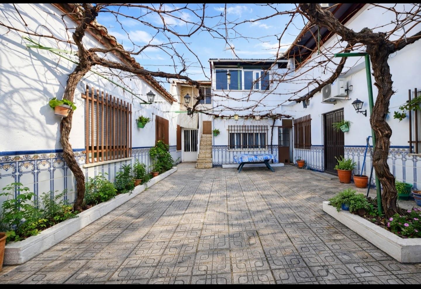 Casa con cochera zona Prolongacion Desengaño