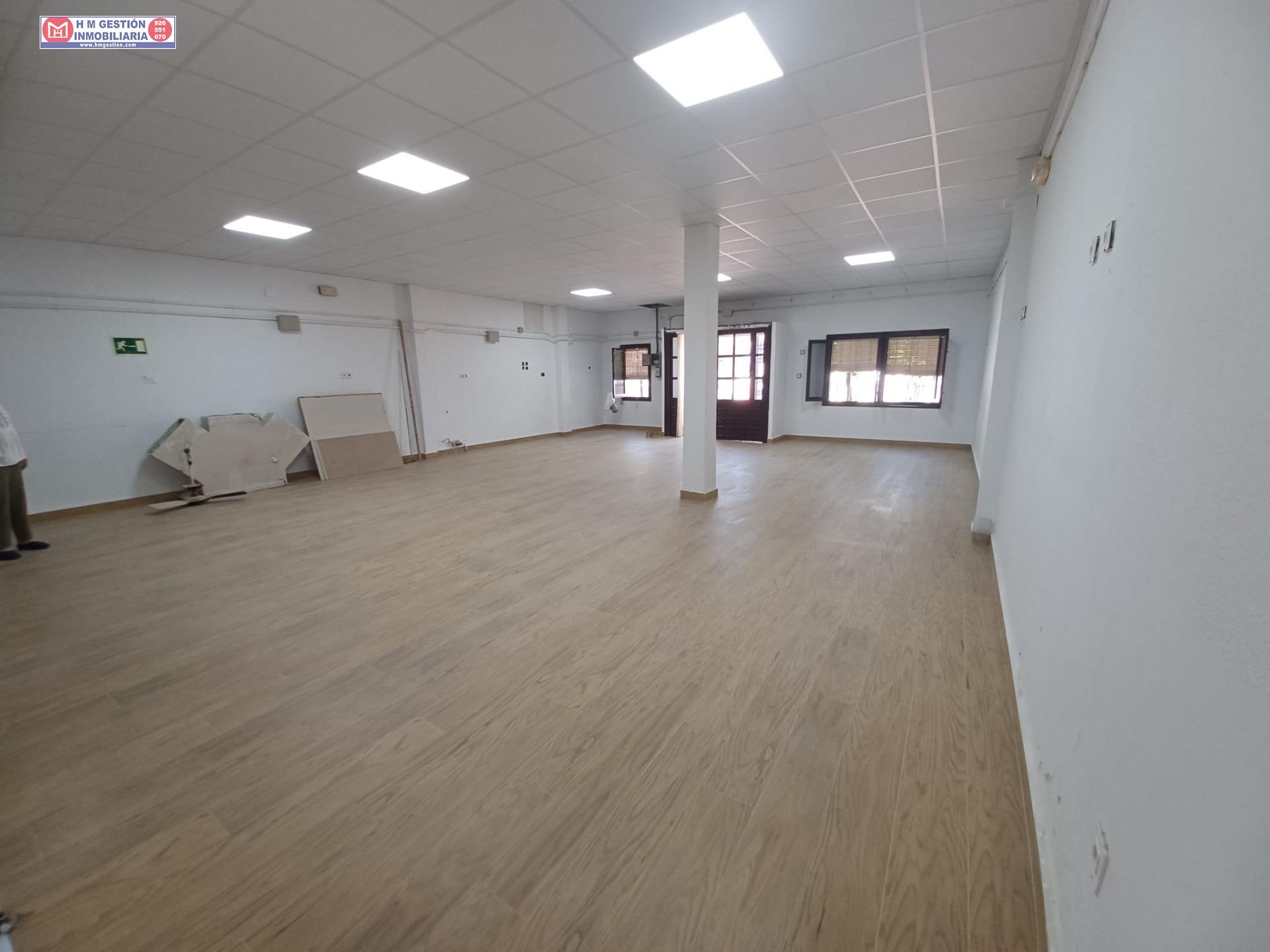 Local comercial centrico ideal para todo tipo de negocio en Villafranca de los Caballeros