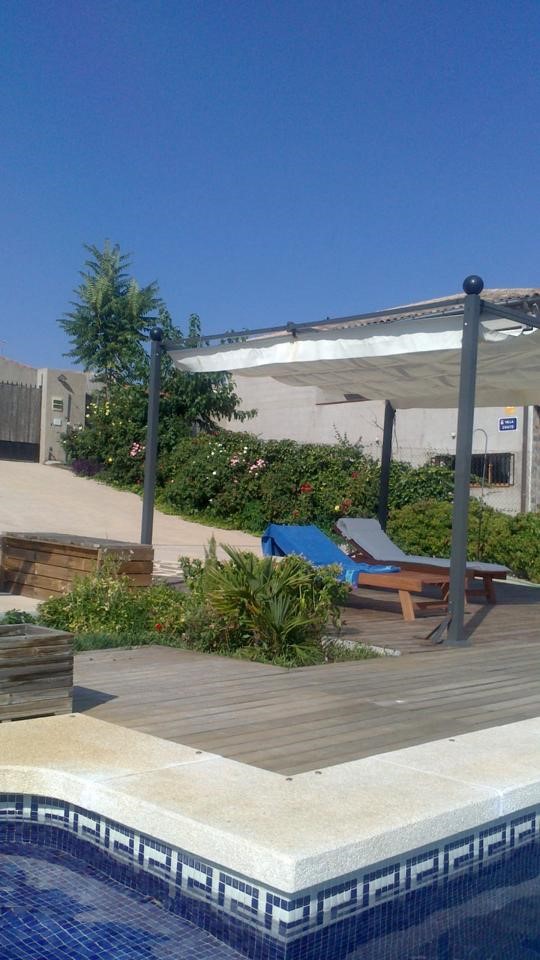 Oportunidad Única en El Retamar - Terreno con Vistas a la Sierra y Piscina