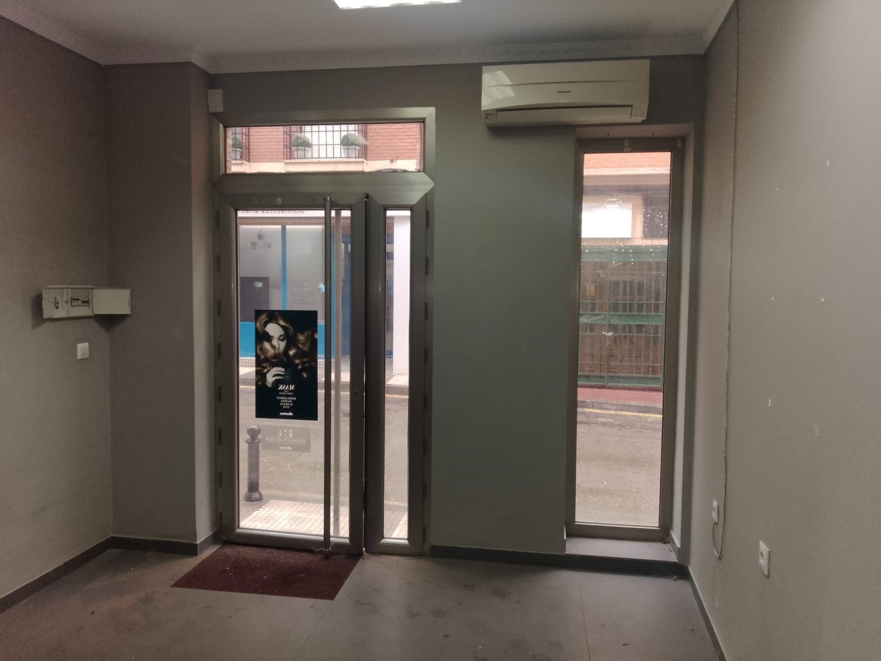 REF. 26010 COQUETO LOCAL COMERCIAL A DOS PASOS DE CALLE PUERTO