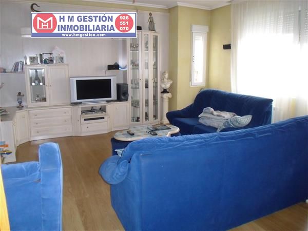 Excelente casa de reciente construccion con la siguien distribucion: 1ª PLANTA; todo diáfano, 130 metros cuadrados, acceso puerta 2,50, terminaciones enfoscado paredes, suelo cemento, 2ª PLANTA 130 en Villarta de San Juan