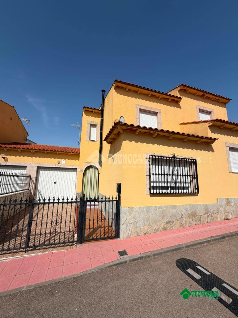 Casa en venta en Erustes - Erustes, 115.000 €, 143 m2, ref. 662471 en Erustes