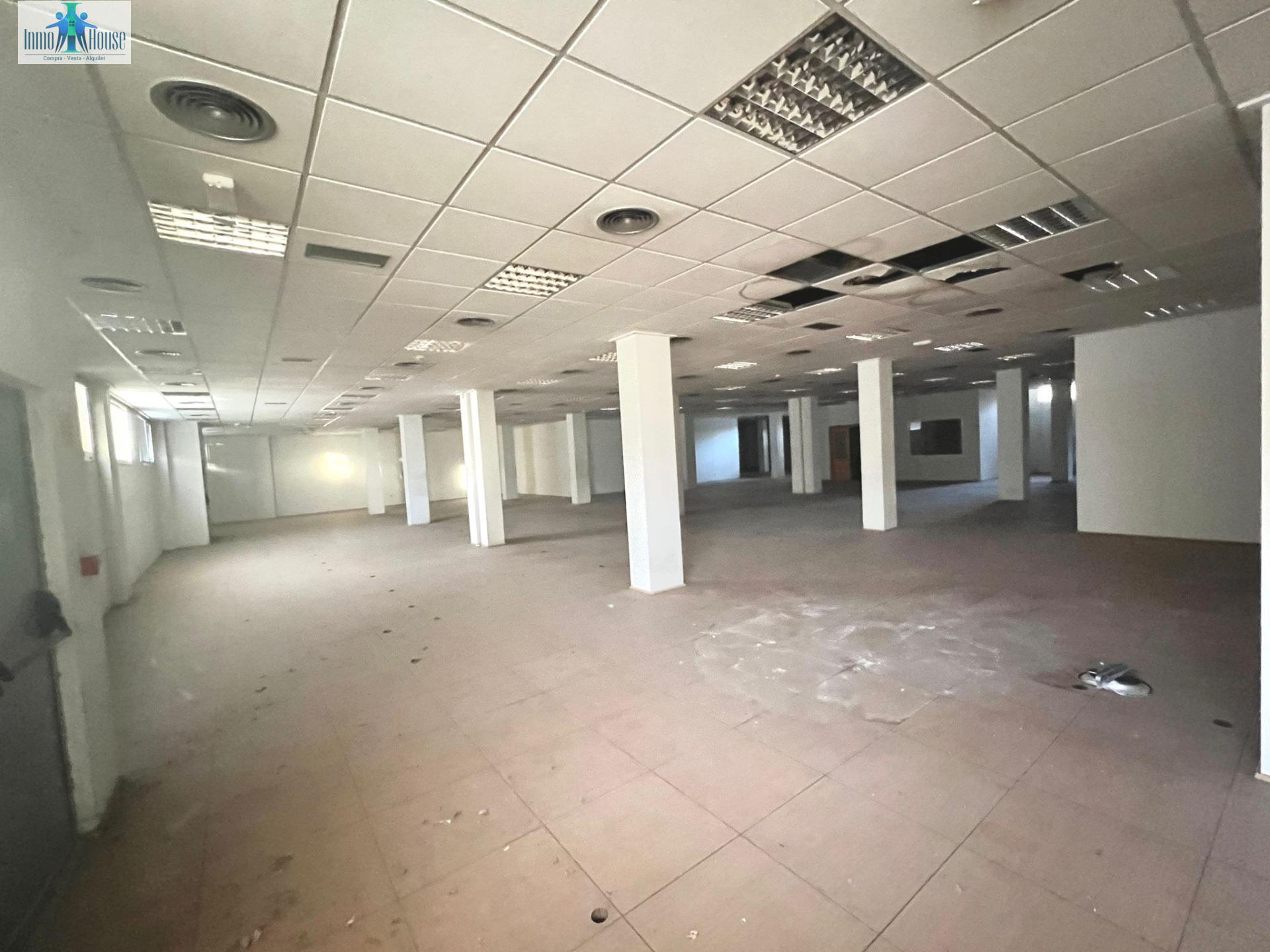 Se vende o alquila local comercial zona imaginalia