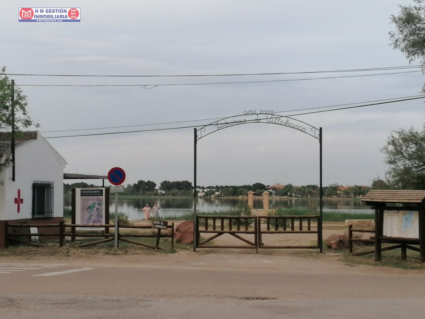 Negocio de hostelería con vivienda y licencia en uso complejo lagunar en Villafranca de los Caballeros
