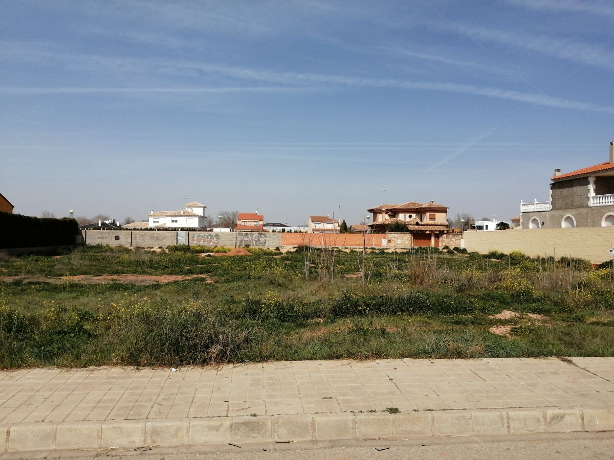 Venta Solar Parque Miguel Ãngel Blanco, Manzanares