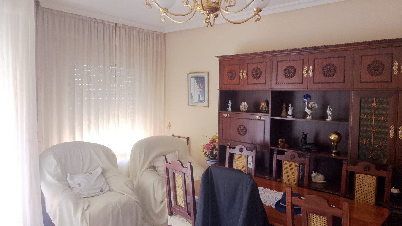 REF.26031 CÉNTRICO Y LUMINOSO PISO EN CALLE ENCINA
