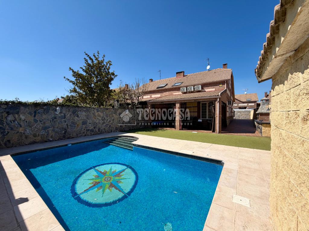 Casa en venta en Villanueva De La Torre - Villanueva De La Torre, 365.000 €, 208 m2, ref. 652620 en Villanueva de la Torre