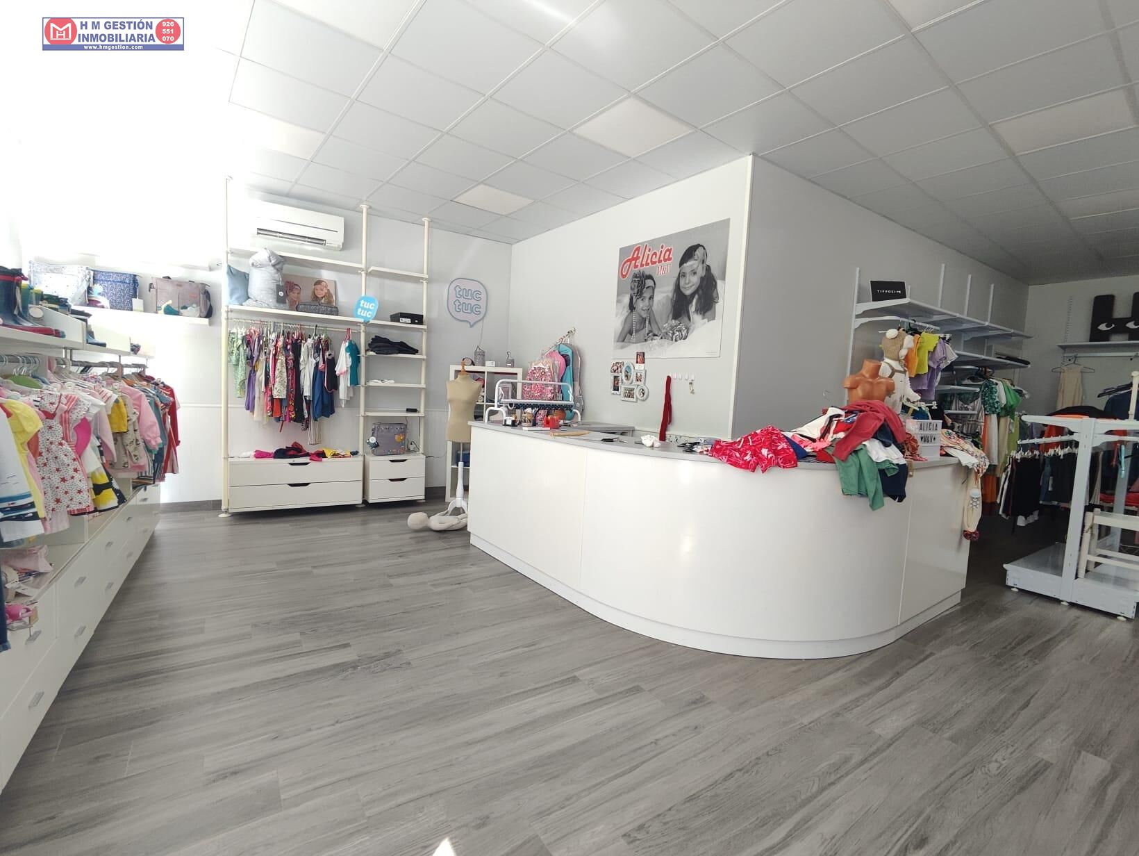 Local comercial en pleno centro de la localidad, totalmente reformado en Villafranca de los Caballeros