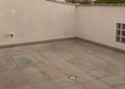 Casa en venta en Alcázar De San Juan, Goya, de 700 m2 con 4 dormitorios, 4 baños, plaza de garaje, trastero, balcón y terraza por 280.000 €, Ref. 0344 en Alcázar de San Juan