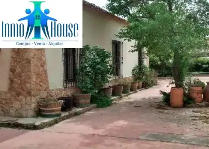 Inmohouse vende excelente terreno en casco urbano de Albacete. en Albacete